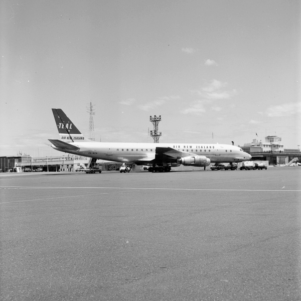 AIR NEW ZEALAND Douglas DC-8-52  ZK-NZA