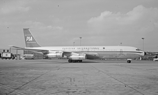 PAKISTAN INT. Boeing 707-340C  AP-AUO