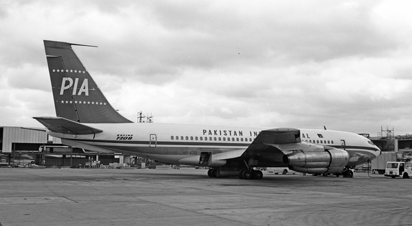 PAKISTAN INT. Boeing 720-040B  AP-ATQ
