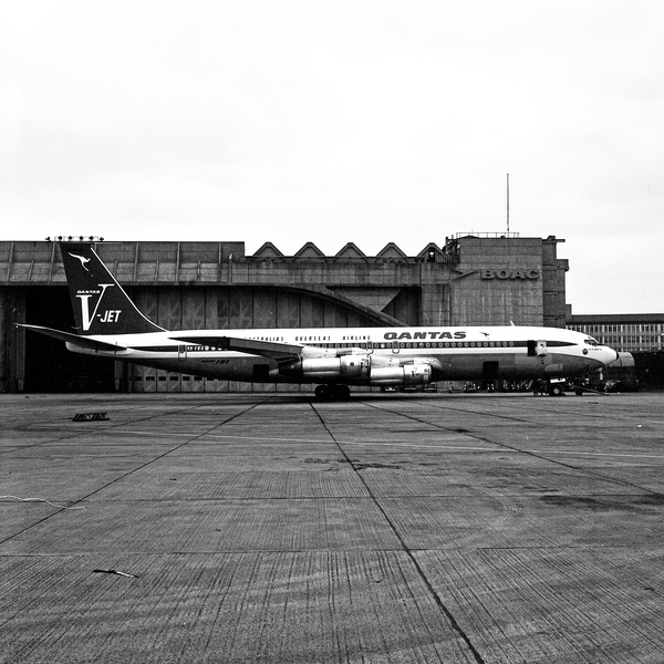 Qantus Boeing 707-338C  VH-EBU