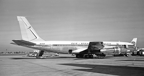 SOUTH AFRICAN AIRWAYS Boeing 707-344C  ZS-EUX