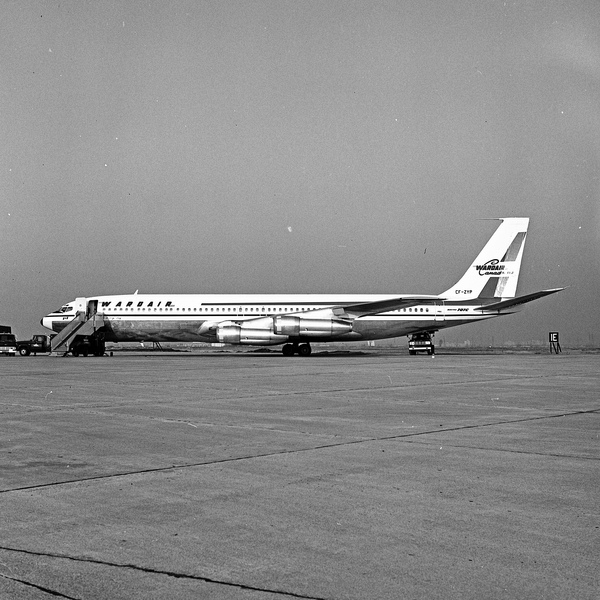 WARDAIR Boeing 707-396C  CF-ZYP