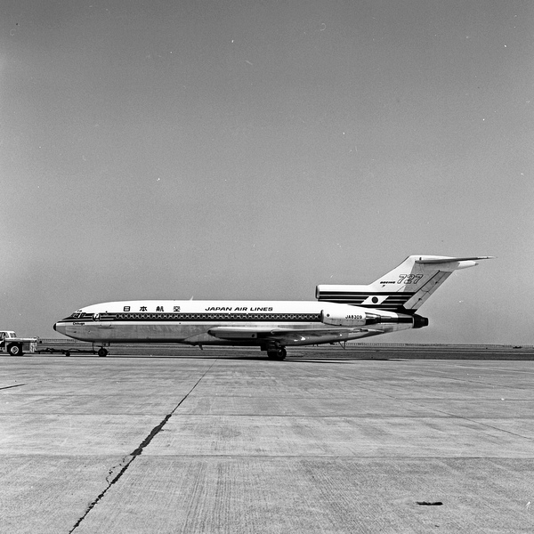 J.A.L. Boeing 727-46  JA8308