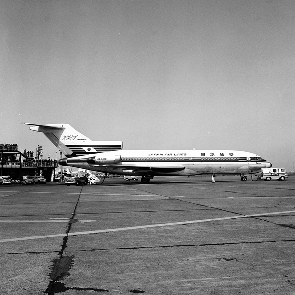 J.A.L. Boeing 727-46  JA8318