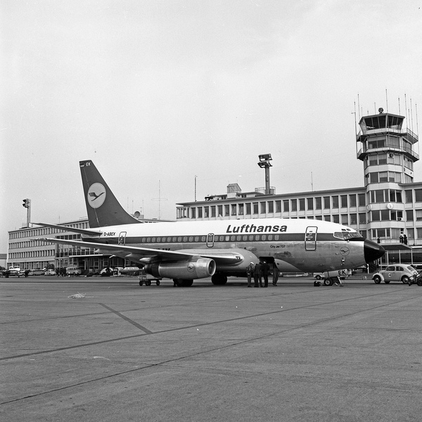 Lufthansa Boeing 737-330  D-ABEK
