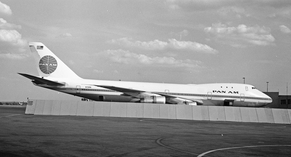 Pan American (PanAm) Boeing 747-121  N731PA