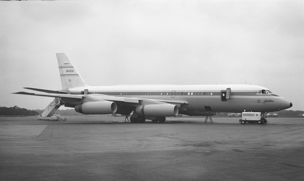 NASA Convair 990-30A-5  -711