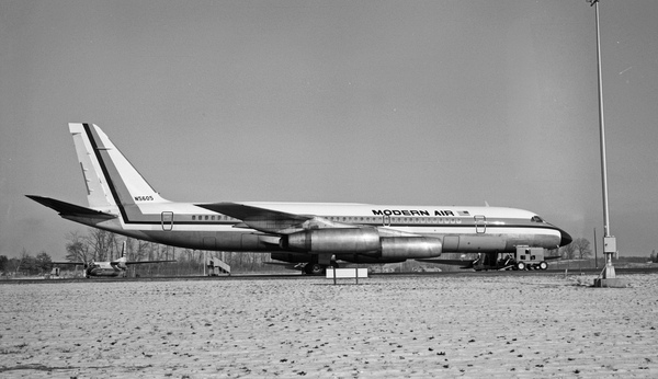 Modern Air Convair 990-30A-5  N5605