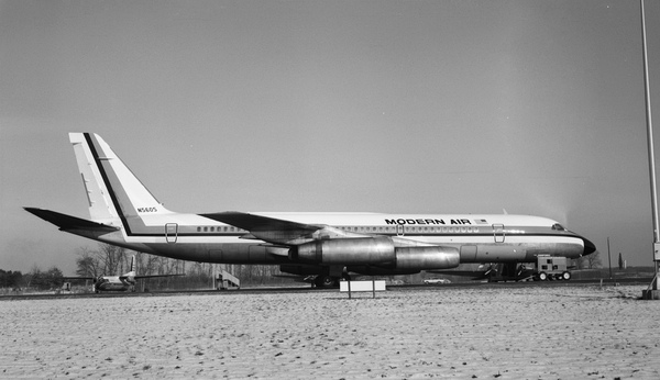 Modern Air Convair 990-20A-5  N5605