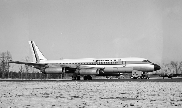 Modern Air Convair 990-20A-5  N5605