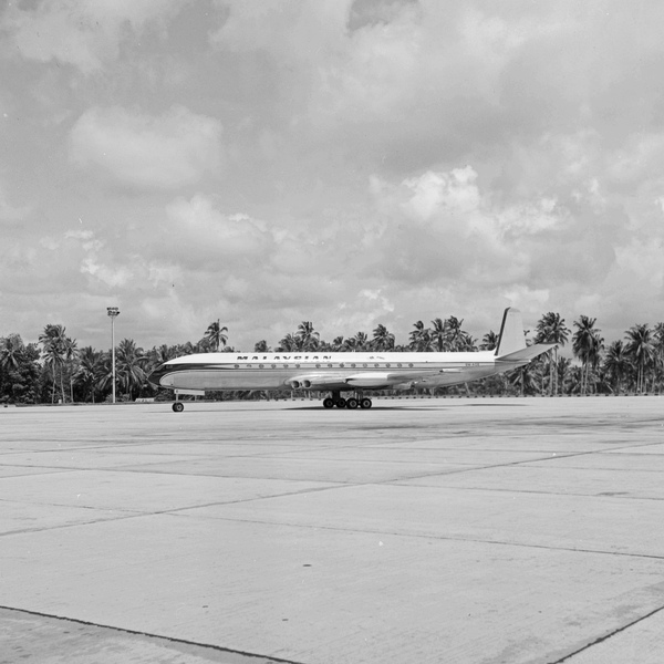 MALAYSIAN De Havilland  DH-106 Comet 4 9M-AOE