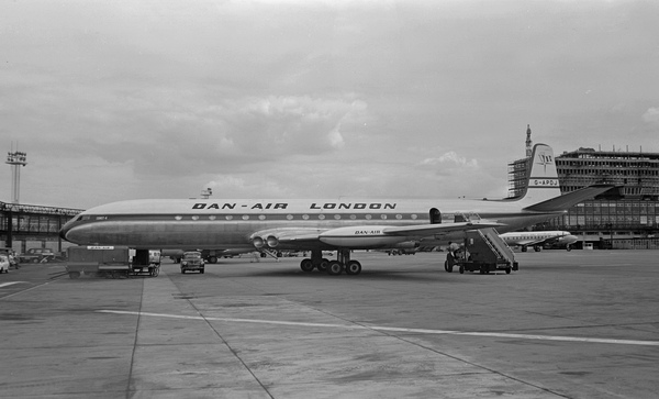 DAN-AIR LONDON De Havilland  DH-106 Comet 4 G-APDJ