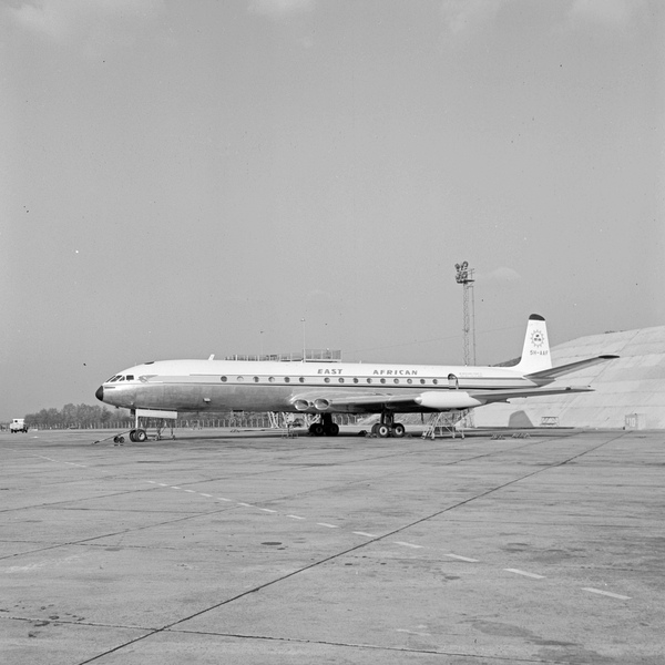 EAST AFRICAN AIRWAYS De Havilland  DH-106 Comet 4 5H-AAF