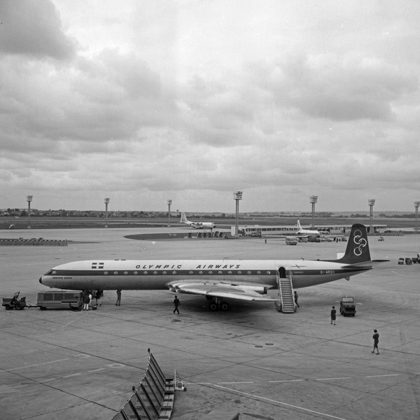 OLYMPIC AIRWAYS De Havilland  DH-106 Comet 4B G-ARDI