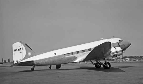 DENTIST SUPPLY COMP. Douglas DC-3/C-47A  N641B