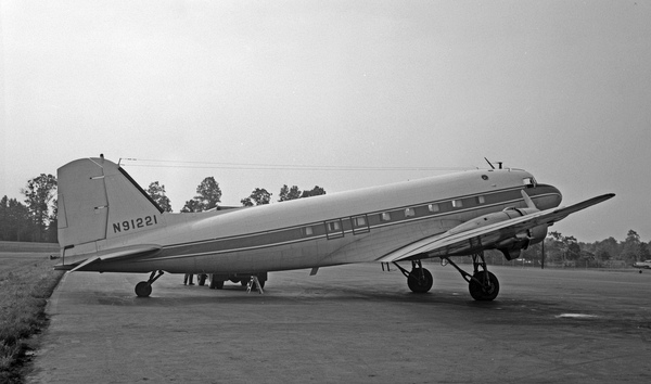  Douglas DC-3/C-47A  N91221