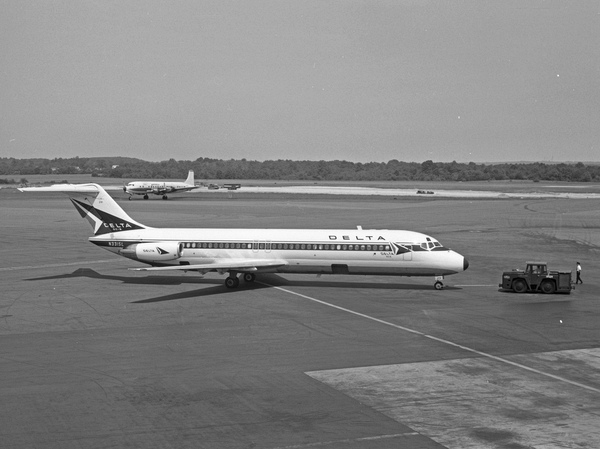 Delta Douglas DC-9-32  N3315L
