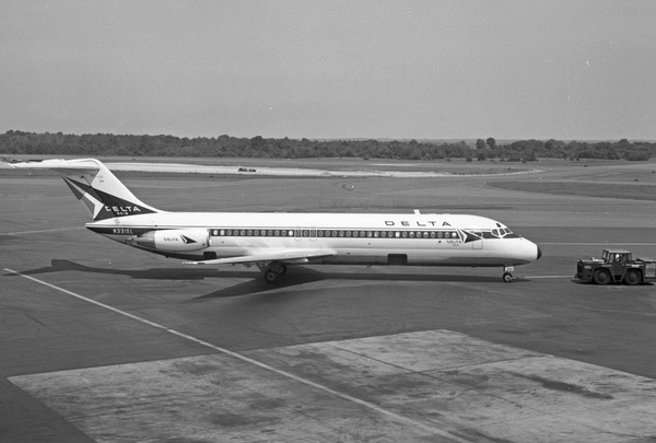Delta Douglas DC-9-32  N3315L