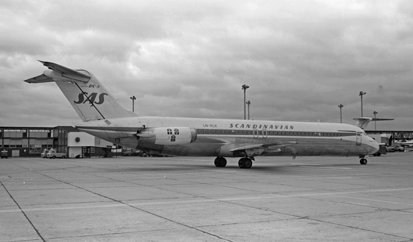 S.A.S. Douglas DC-9-41  LN-RLK