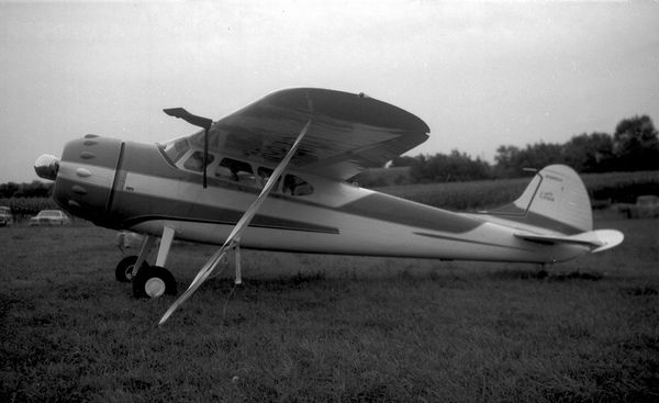  Cessna -195  N9880A